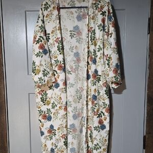 Floral Women's Cape with Multicolor Design